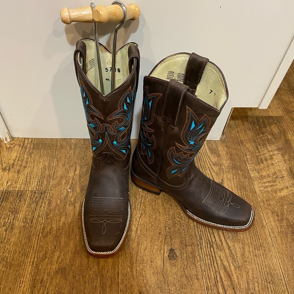 Redhawk.Boot Company size 7 1/2 leather w/ tan stitching and turquoise accents.
